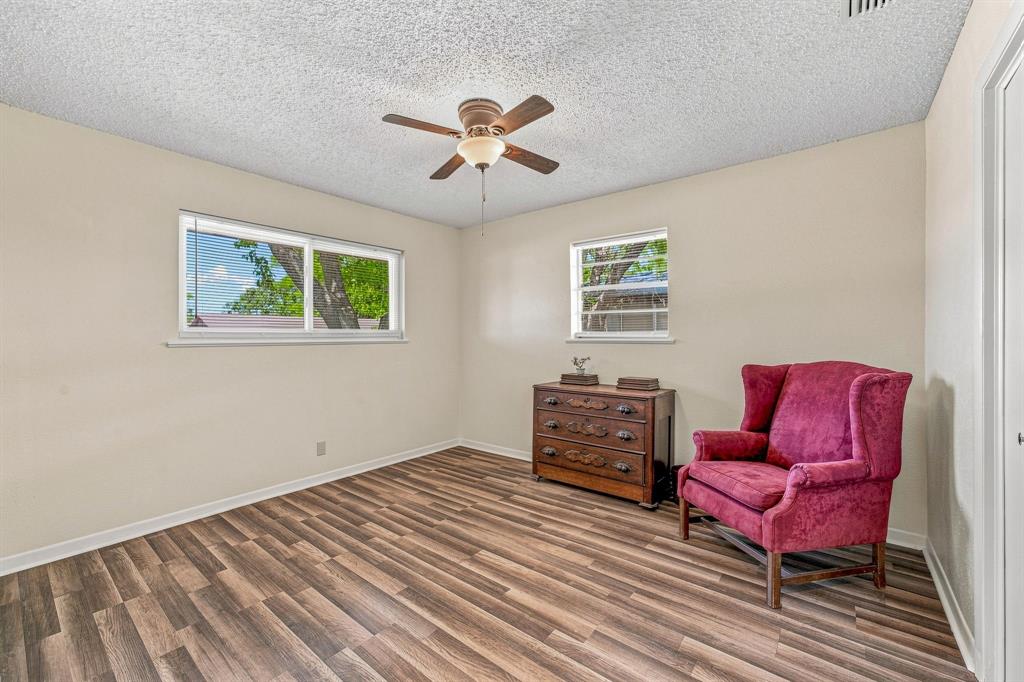 409 N Charlotte Property Photo 17