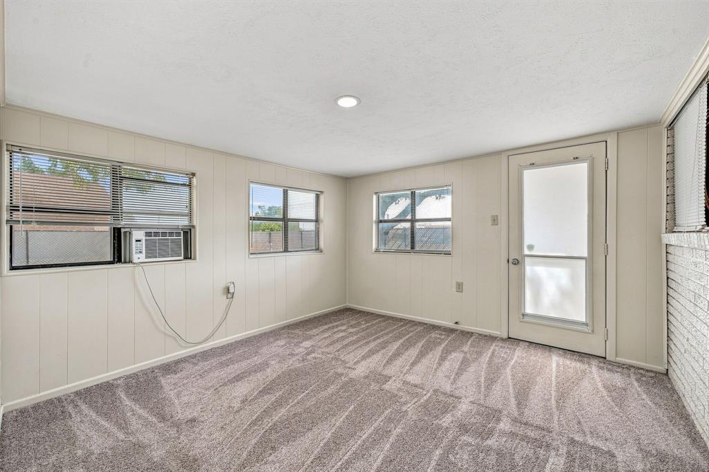 409 N Charlotte Property Photo 26
