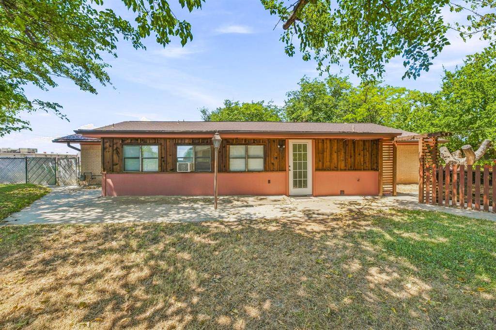 409 N Charlotte Property Photo 28