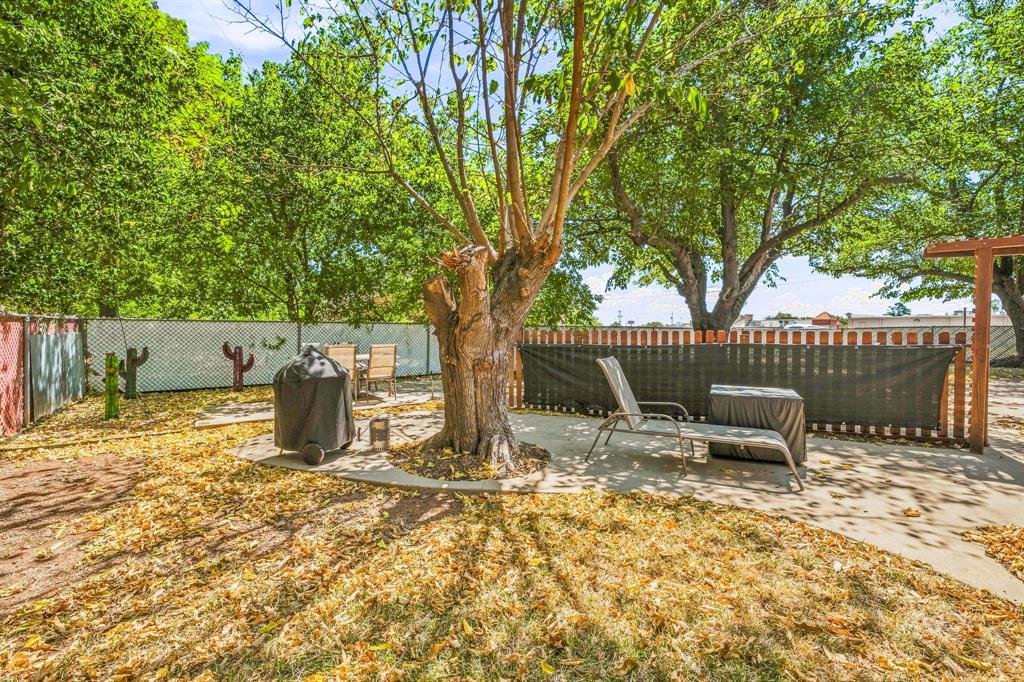 409 N Charlotte Property Photo 32