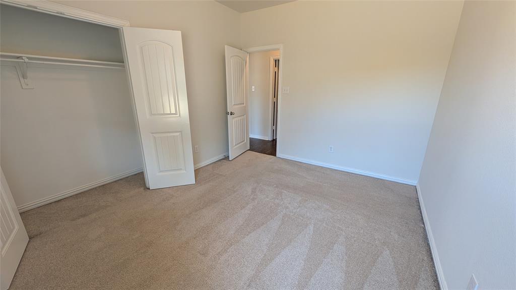 608 Kinghaven Drive Property Photo 2