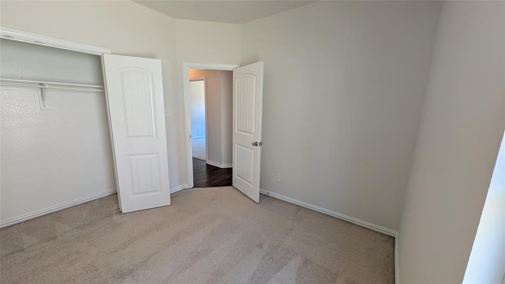 608 Kinghaven Drive Property Photo 4