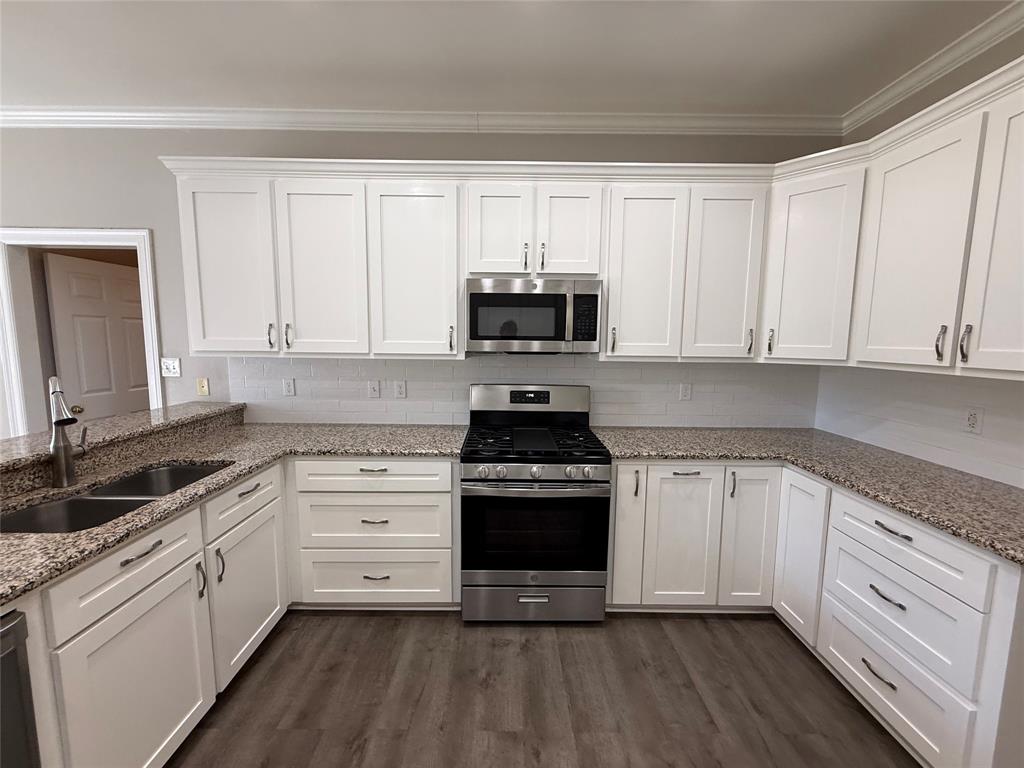 7079 Pine Oak Lane Property Photo 6