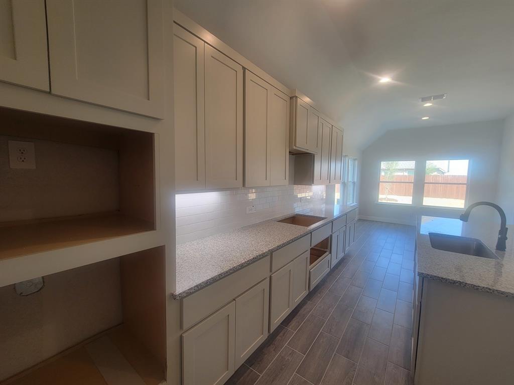 2037 Gladd Road Property Photo 5
