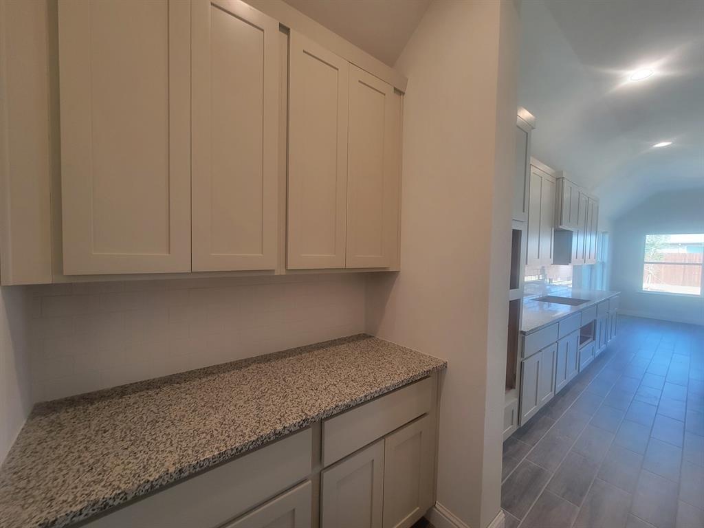 2037 Gladd Road Property Photo 6