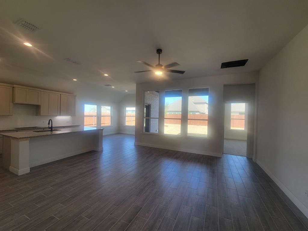 2037 Gladd Road Property Photo 7