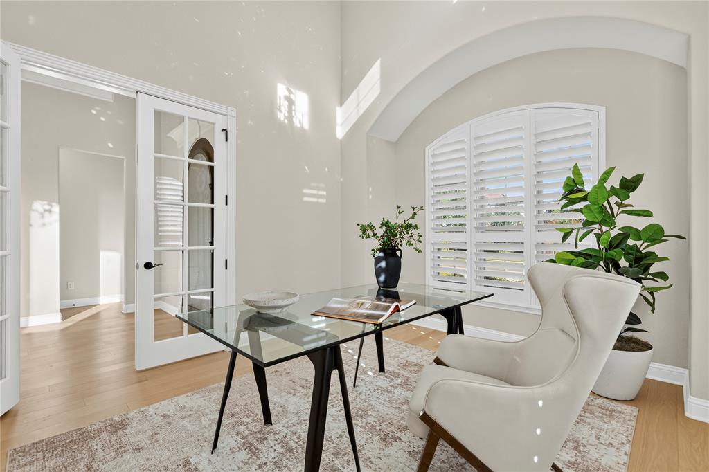 947 Running Bay Property Photo 3