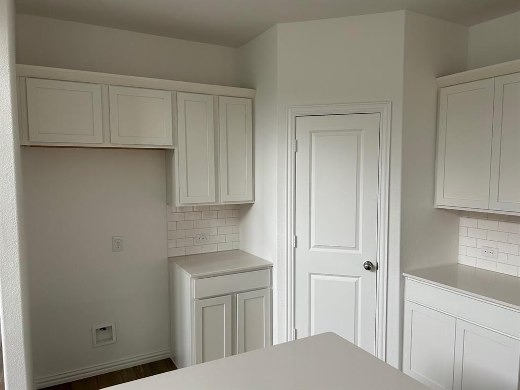 2517 Maplehurst Drive Property Photo 9