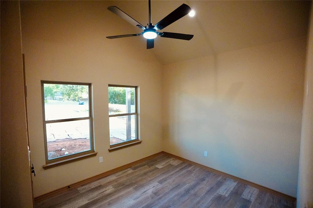 320 Summit Drive Property Photo 5