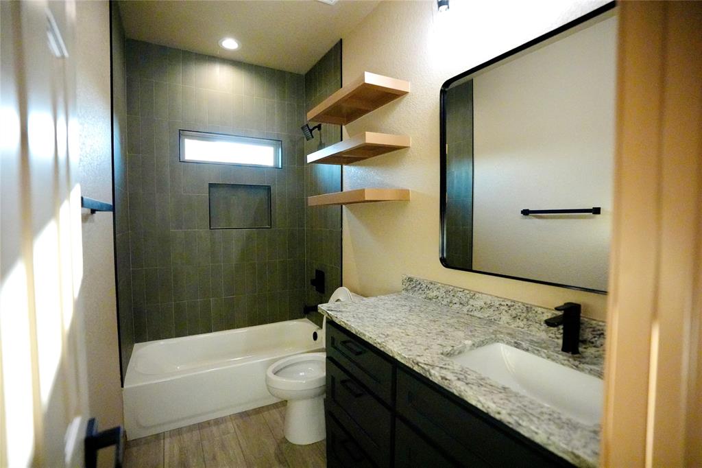 320 Summit Drive Property Photo 6