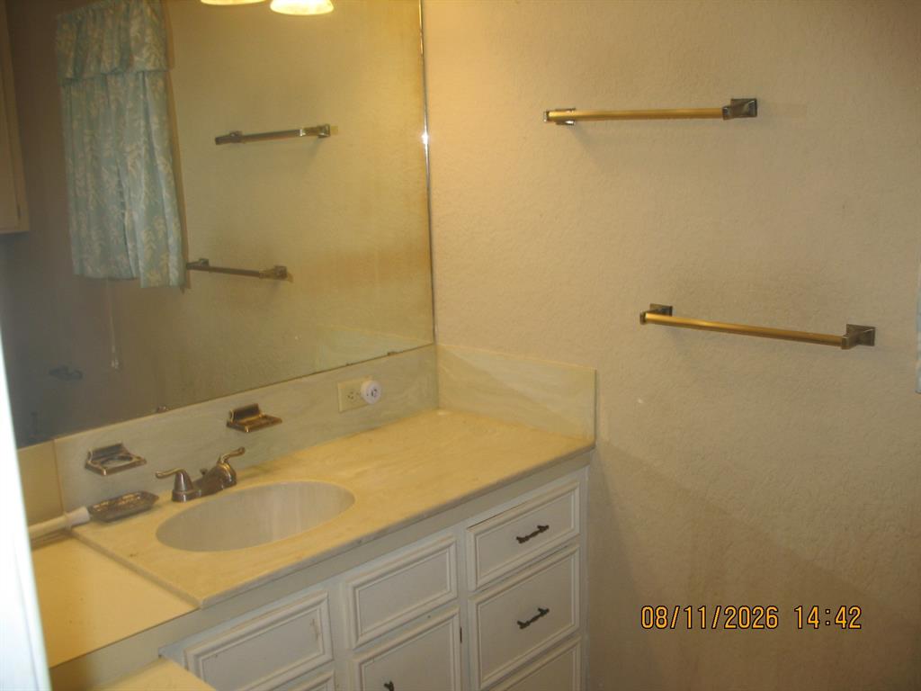 903 Sw Mesquite Drive Property Photo 3