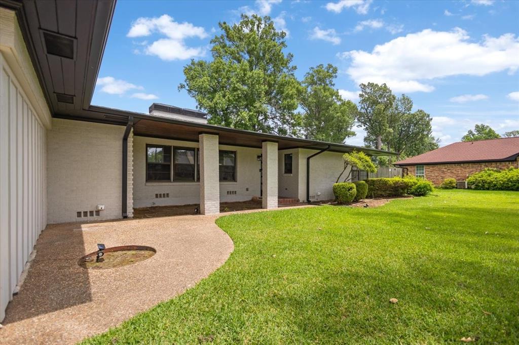 1007 Lincoln Drive Property Photo 4