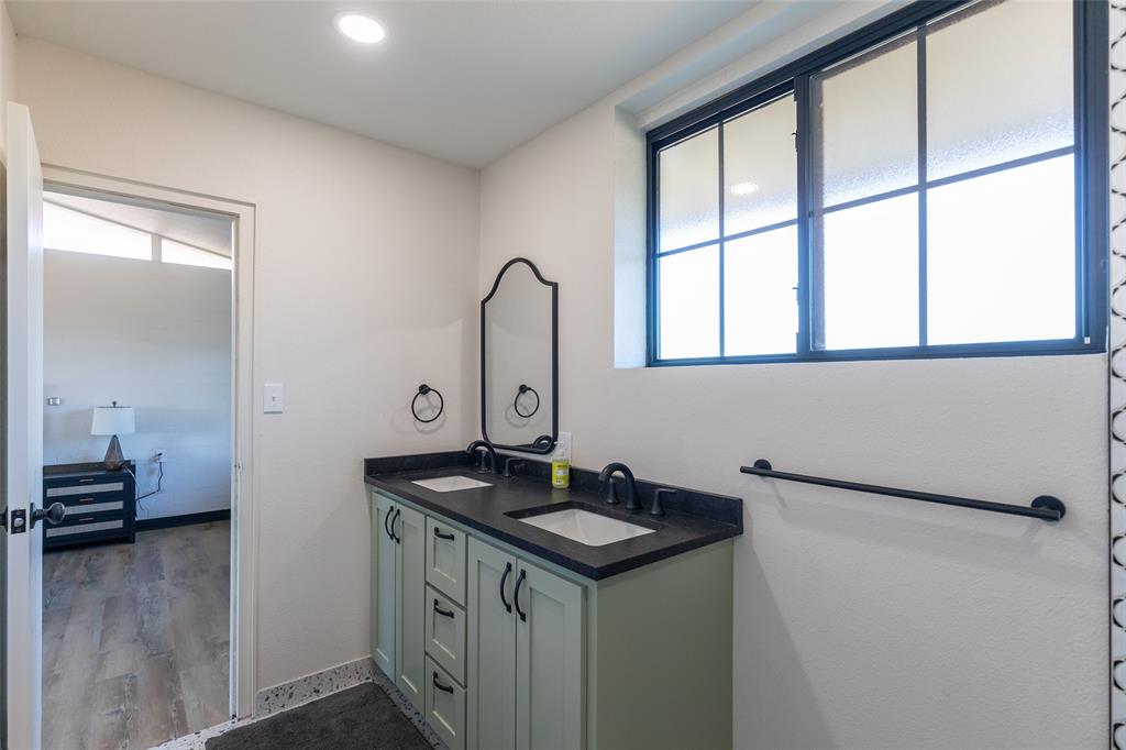 5400 Ridgeline Drive Property Photo 25