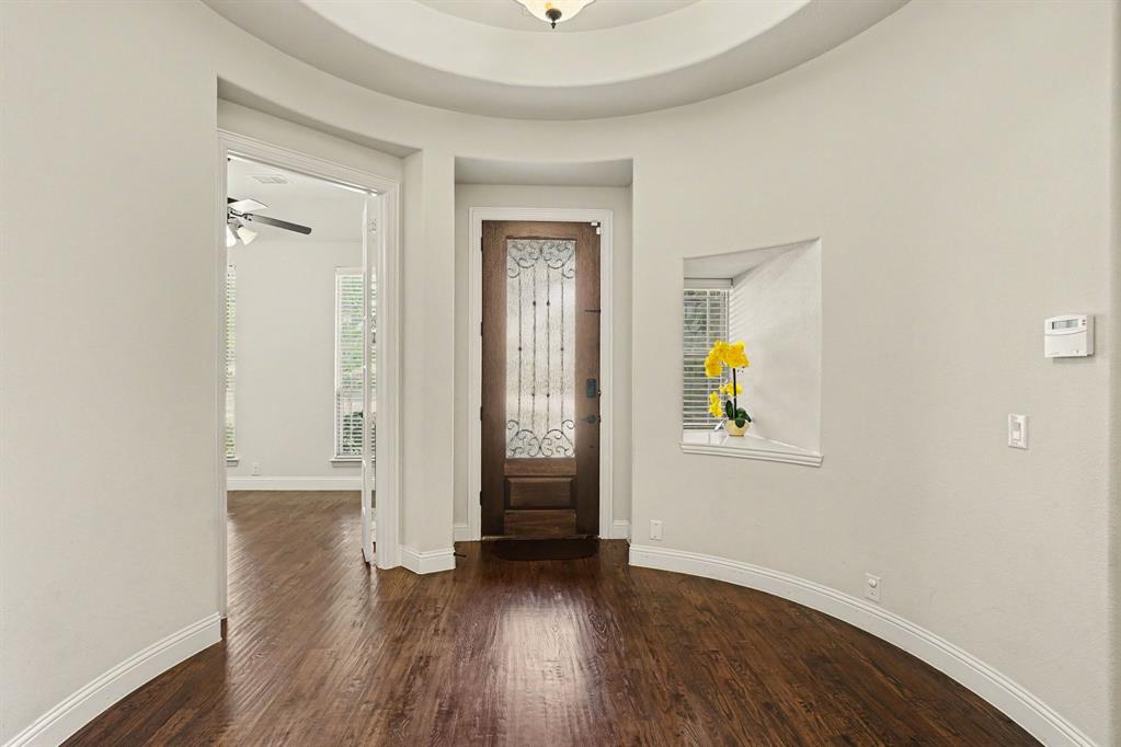 2412 Lynbridge Drive Property Photo 3