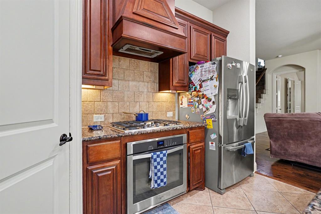 2412 Lynbridge Drive Property Photo 10