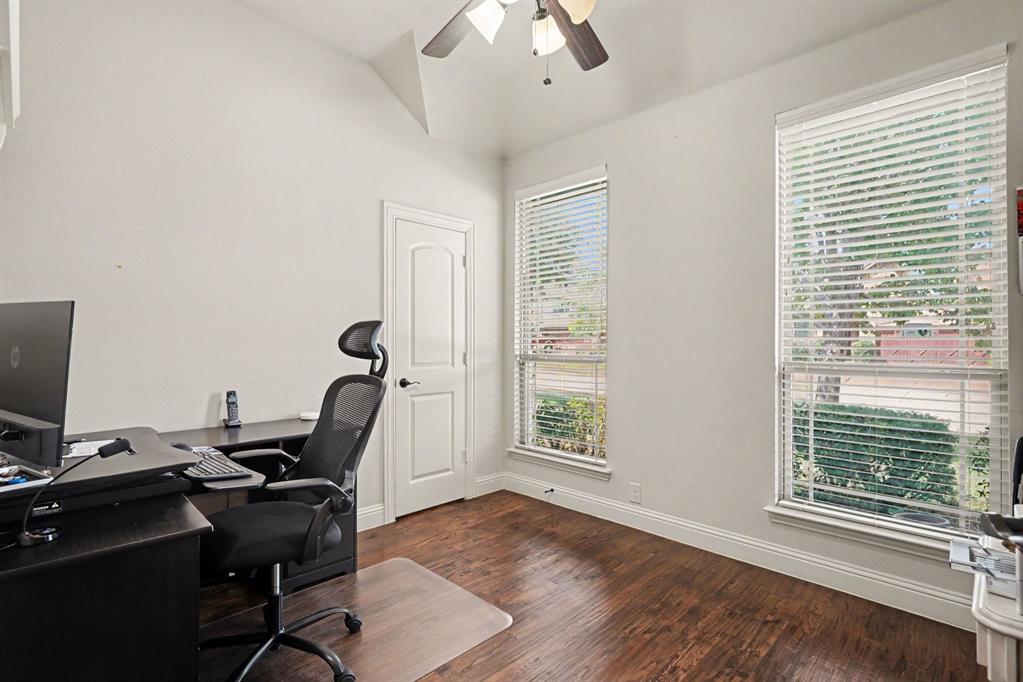 2412 Lynbridge Drive Property Photo 15