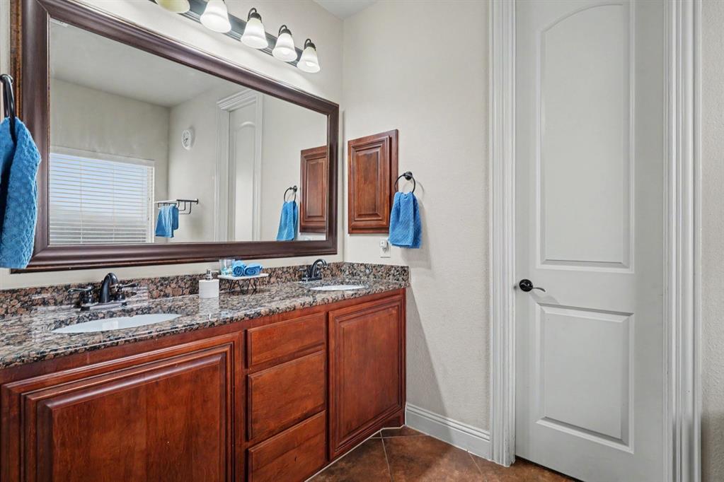 2412 Lynbridge Drive Property Photo 22