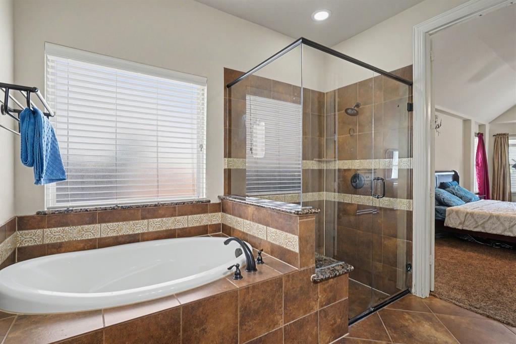 2412 Lynbridge Drive Property Photo 23