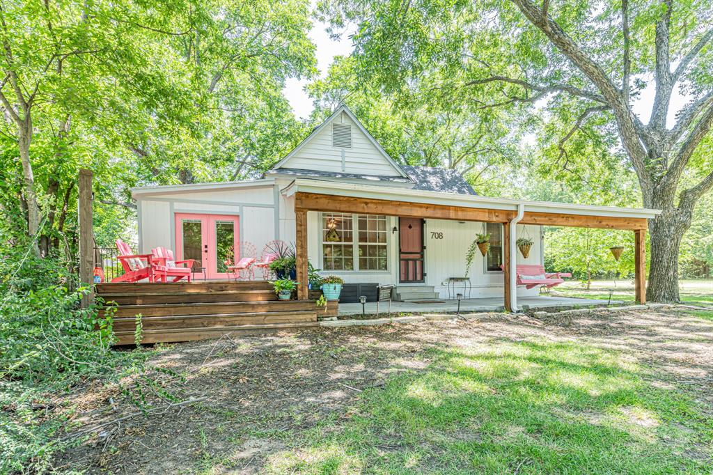 708 Lakeshore Drive Property Photo 1