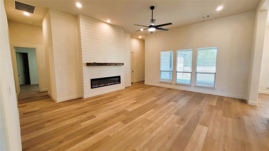 6841 Southrock Drive Property Photo 8