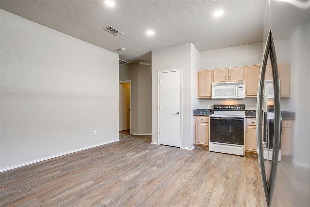 7452 Blackthorn Drive Property Photo 14