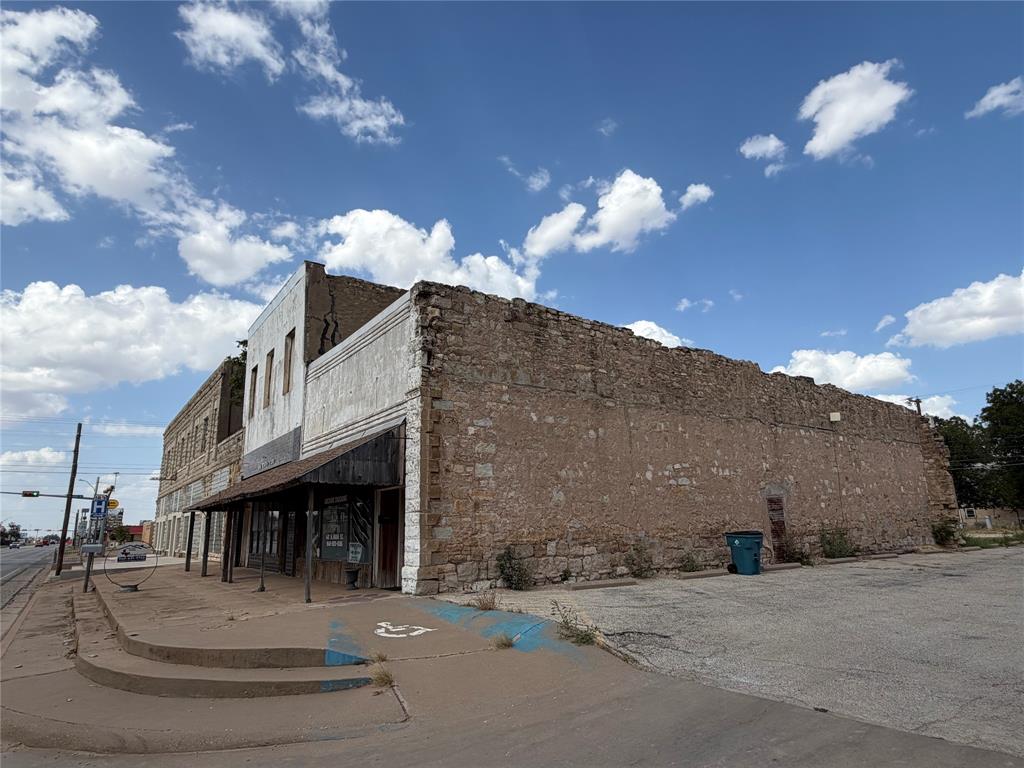 412 N Main Street Property Photo 17