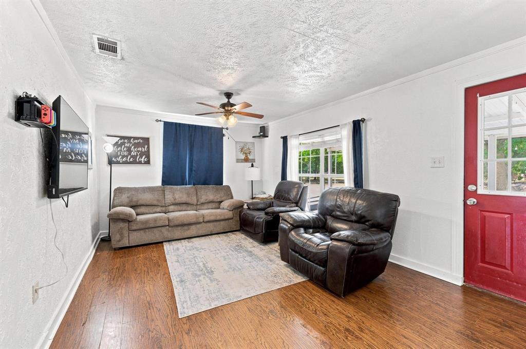 314 E 5th Street Property Photo 5