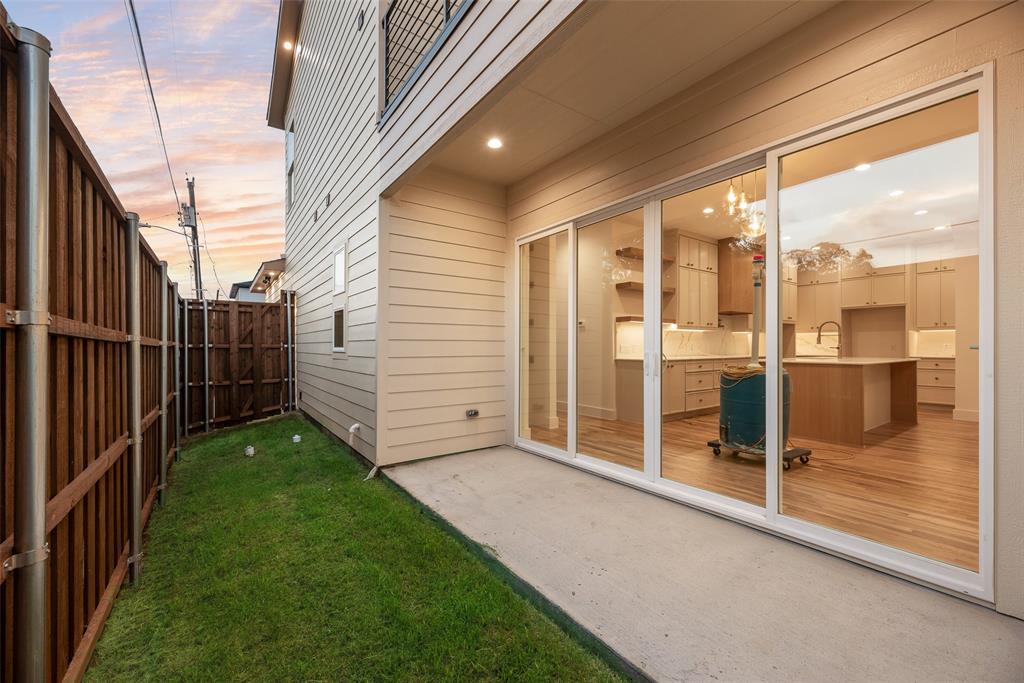 1527 Dennison Street Property Photo 6
