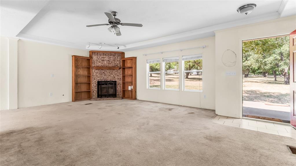 1210 E Texas Street Property Photo 5