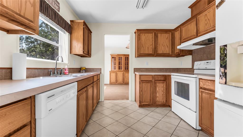 1210 E Texas Street Property Photo 7