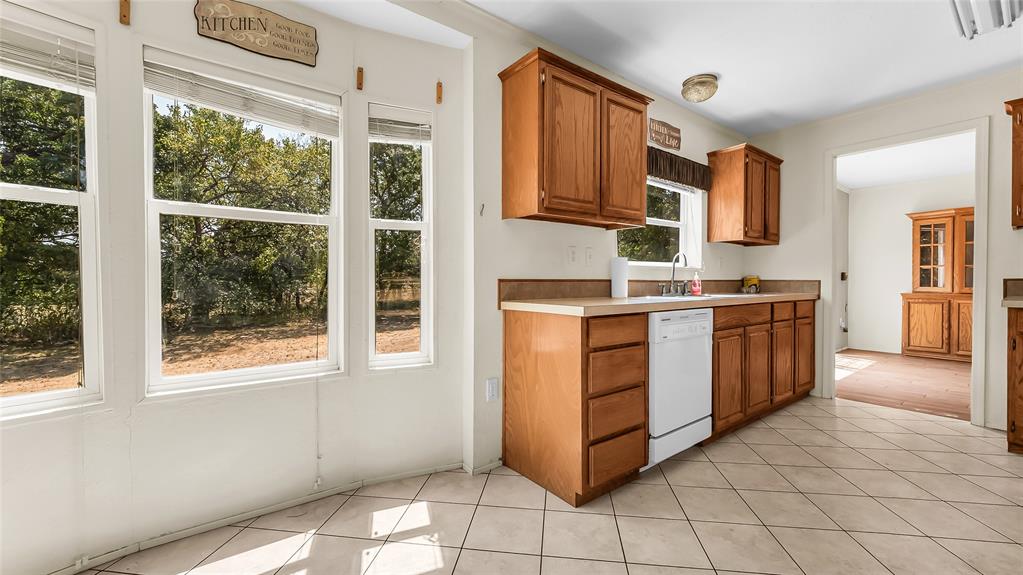 1210 E Texas Street Property Photo 8