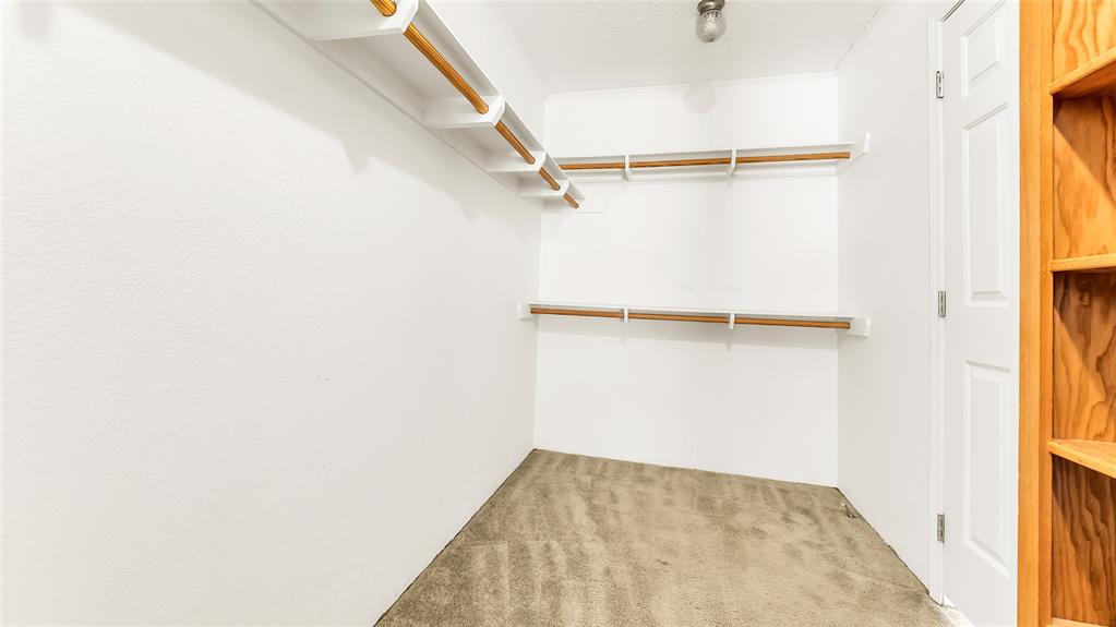 1210 E Texas Street Property Photo 15