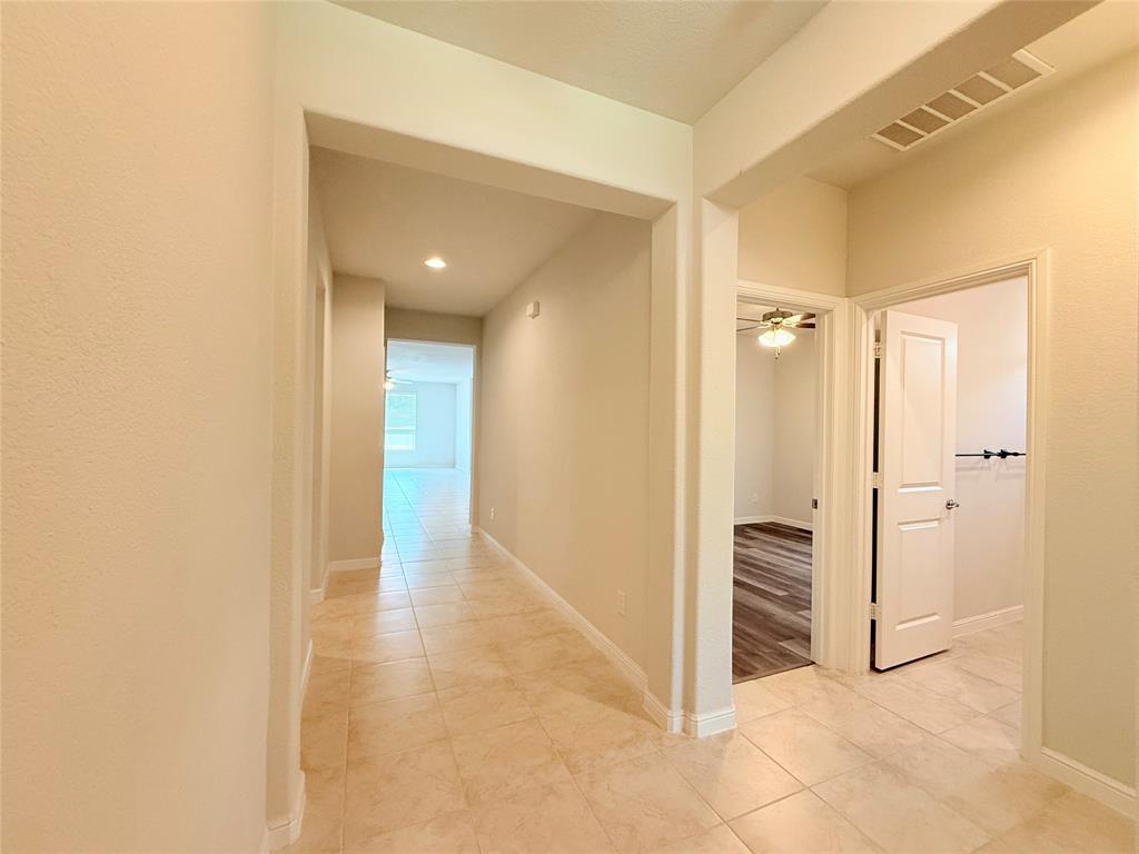 16004 Farringdon Street Property Photo 3