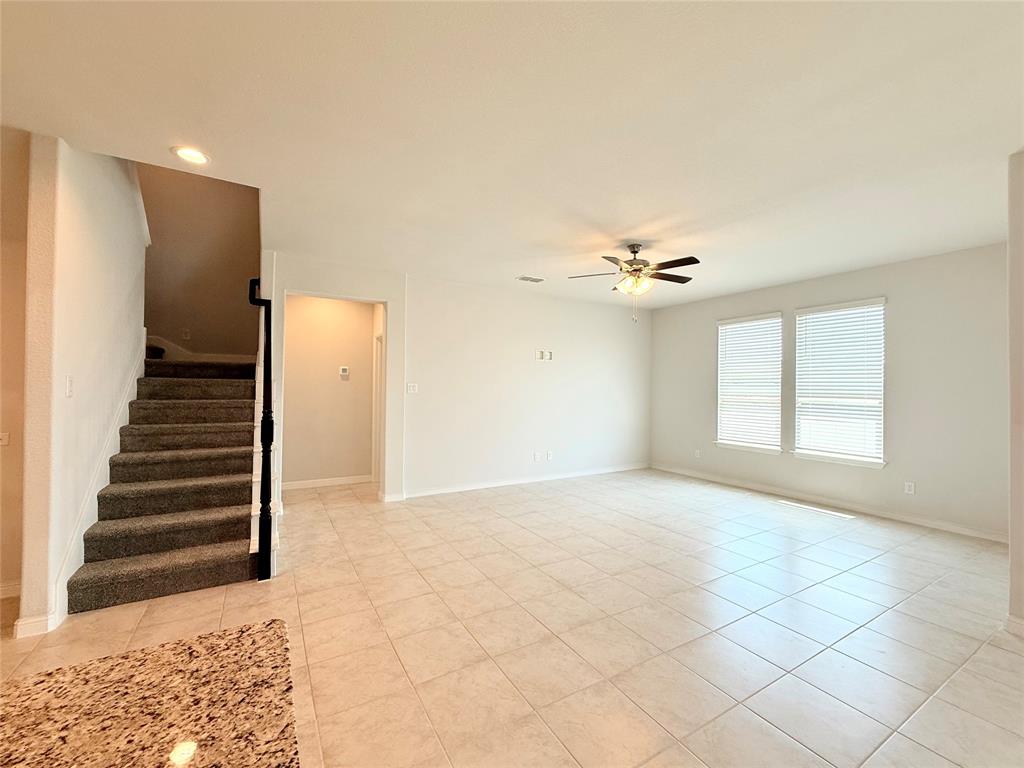 16004 Farringdon Street Property Photo 5