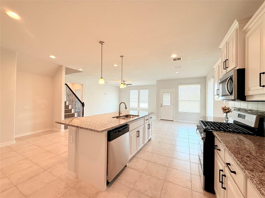 16004 Farringdon Street Property Photo 8