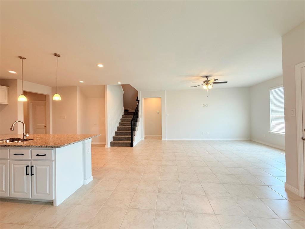 16004 Farringdon Street Property Photo 11