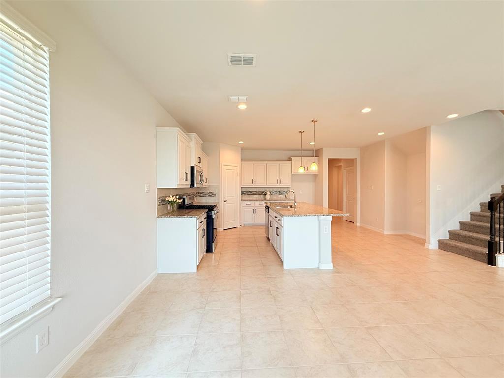 16004 Farringdon Street Property Photo 13