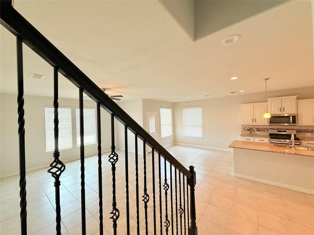 16004 Farringdon Street Property Photo 15