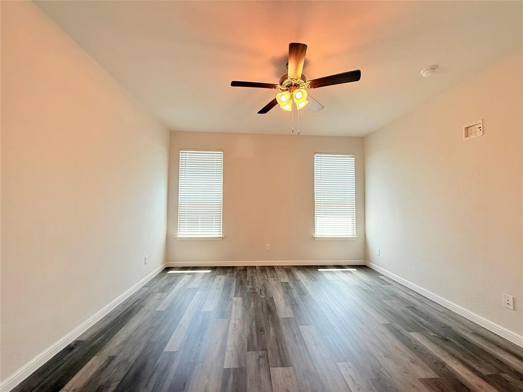 16004 Farringdon Street Property Photo 21