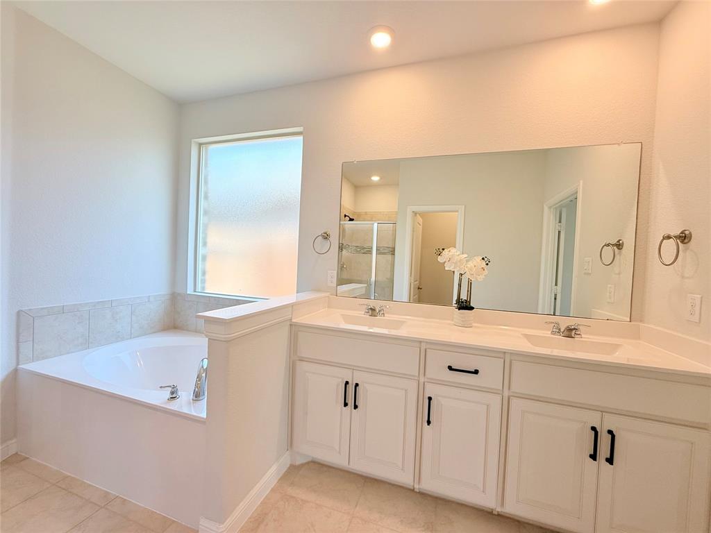 16004 Farringdon Street Property Photo 23