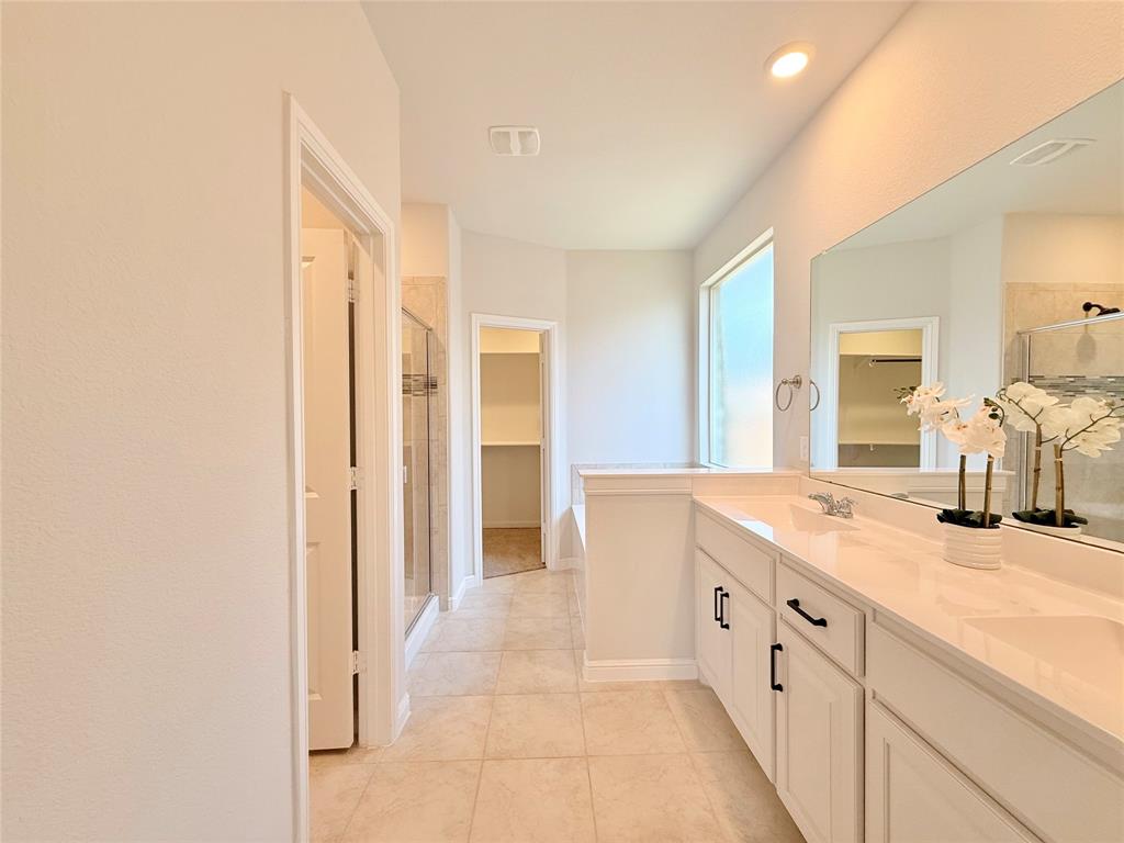 16004 Farringdon Street Property Photo 27