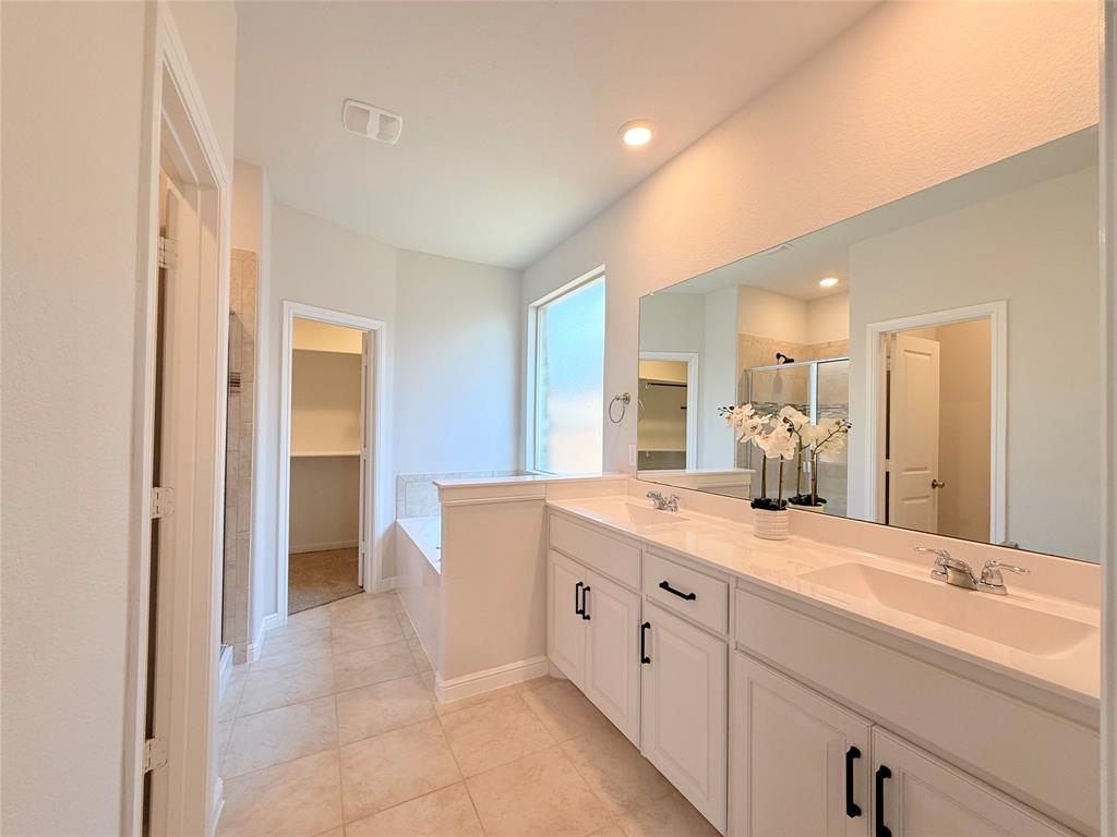 16004 Farringdon Street Property Photo 28