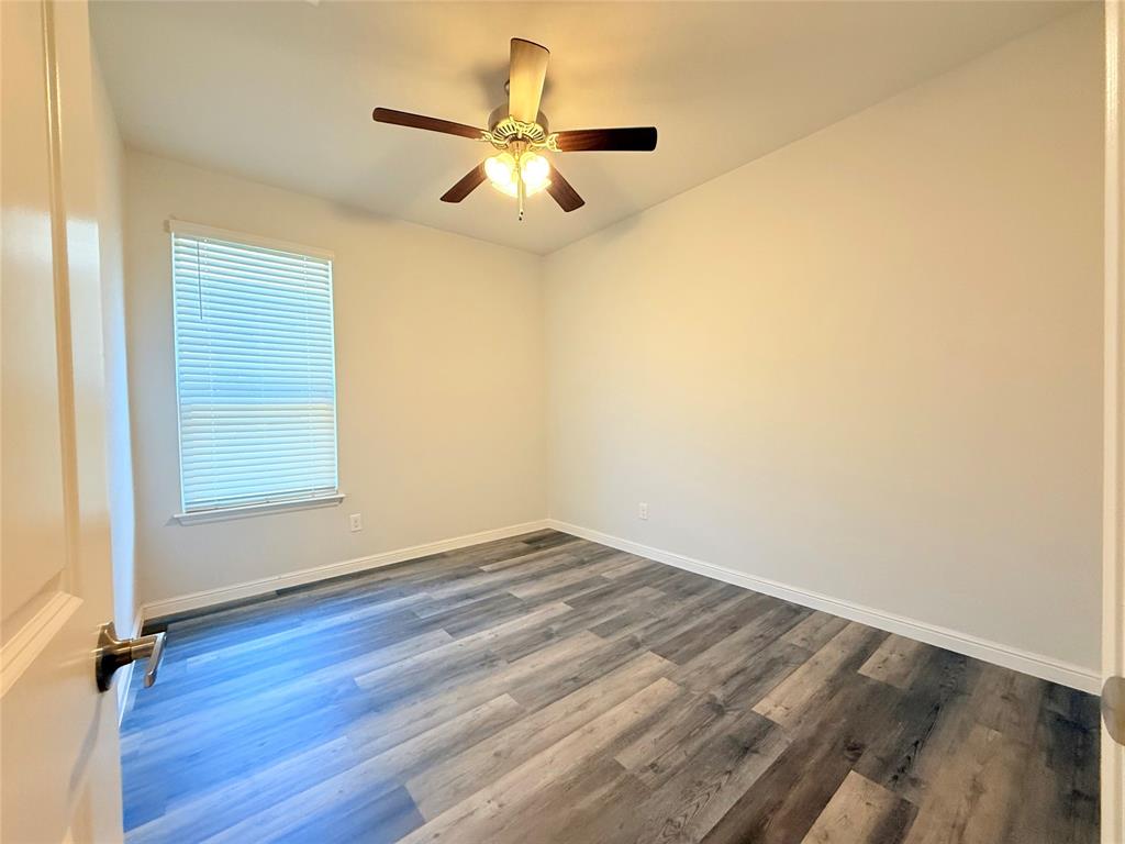 16004 Farringdon Street Property Photo 29