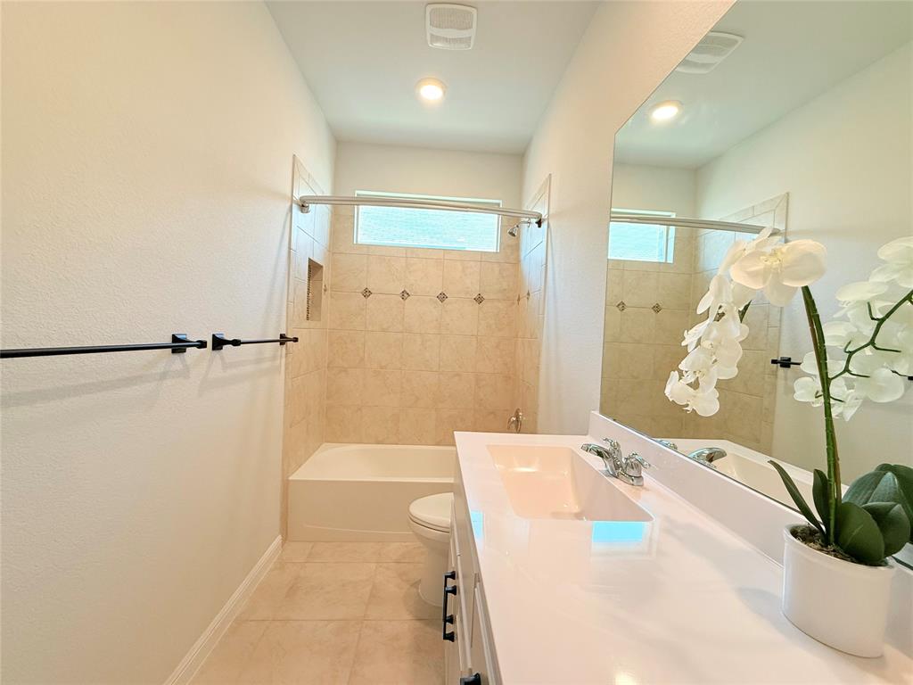 16004 Farringdon Street Property Photo 31