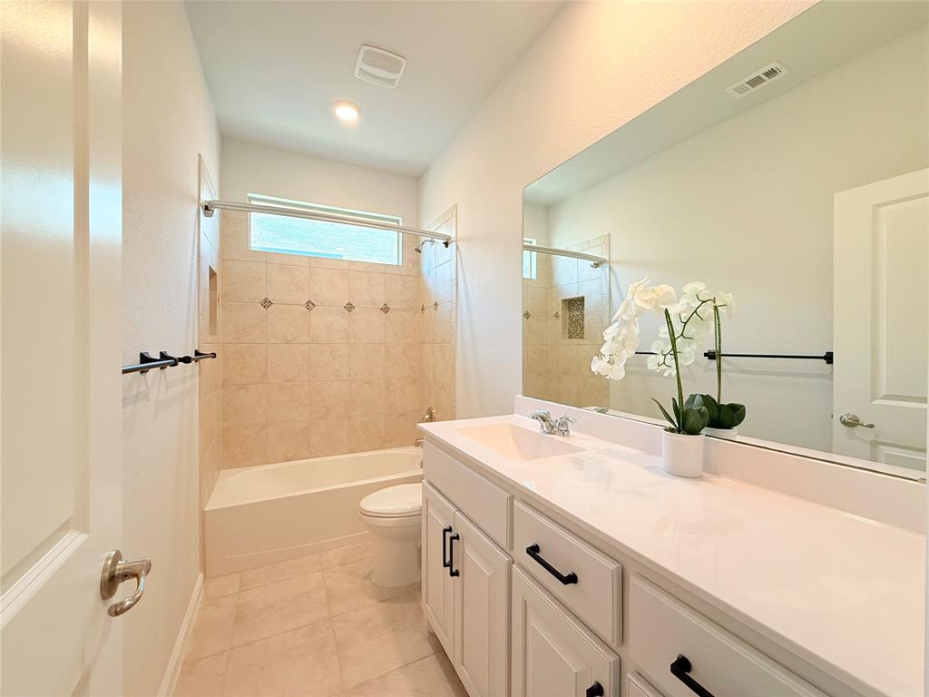 16004 Farringdon Street Property Photo 32