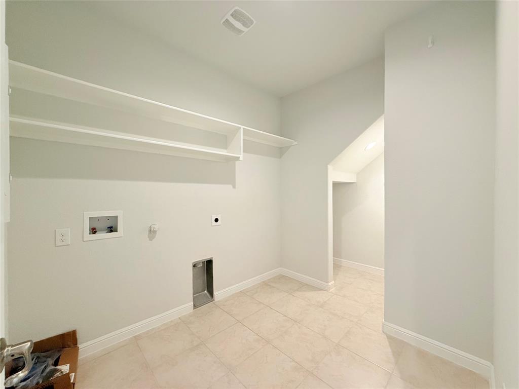 16004 Farringdon Street Property Photo 36