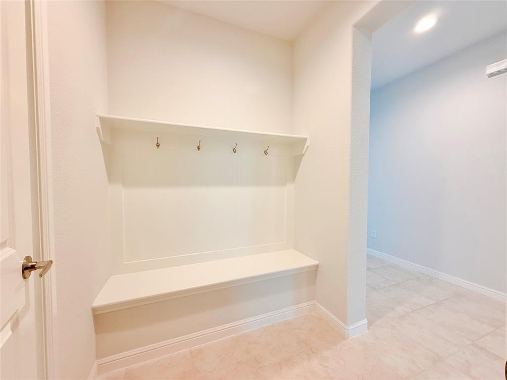 16004 Farringdon Street Property Photo 37