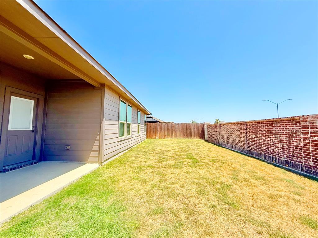16004 Farringdon Street Property Photo 40