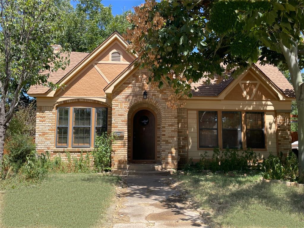 3915 Meadowbrook Drive Property Photo 1