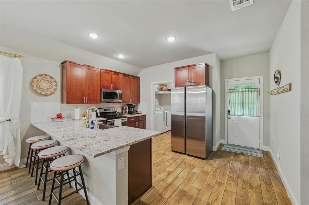 2409 Ross Avenue Property Photo 3